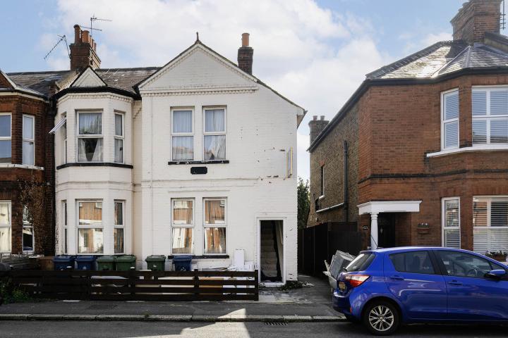 Amazing Location Headstone Road, Harrow-on-the-Hill